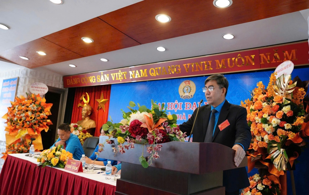 Ông Trần Hồng Tuấn – Phó Chủ tịch Công đoàn Ngân hàng Việt Nam phát biểu chỉ đạo tại Đại hội