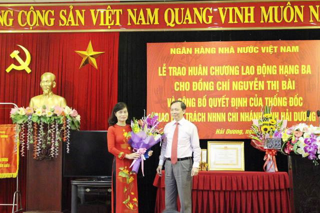 Lễ trao tặng Huân chương Lao động hạng Ba và công bố Quyết định của Thống đốc giao phụ trách NHNN chi nhánh tỉnh Hải Dương